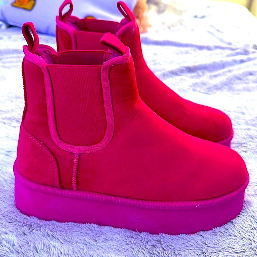 🆕🩷GLAZE: FUCHSIA Platform Ankle Boots SIZE 9